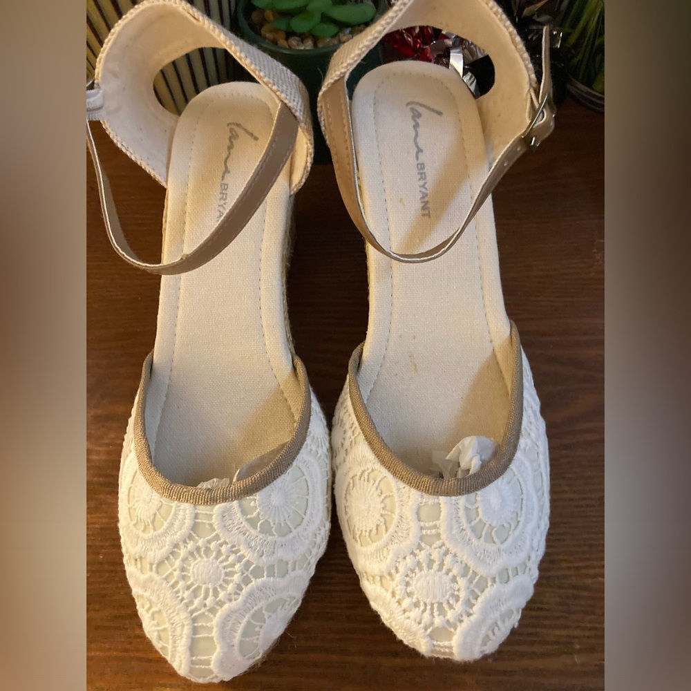 Knit cream size 10 wide wedge sandal see details